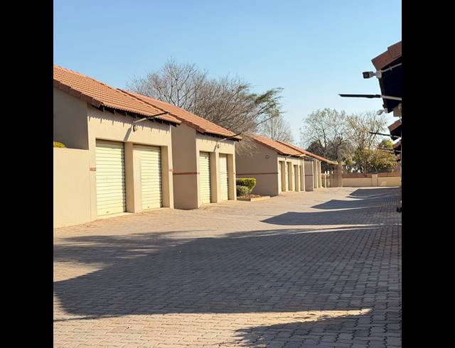 2 BEDROOM CLUSTER FOR SALE IN MOOIKLOOF RIDGE